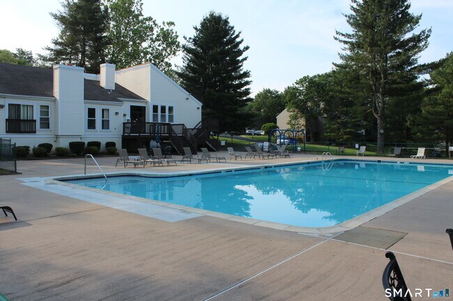 Building Photo - 9 Watch Hill Cir