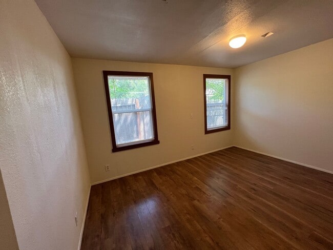Building Photo - 412 NW Manzanita Ave