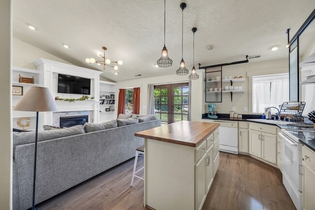 Building Photo - 13944 S White Tail Cv