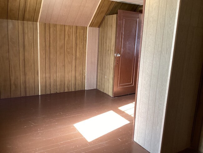 Building Photo - 4 bedroom Single Family