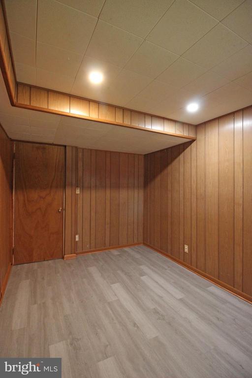 Building Photo - 102 Yeonas Dr SE