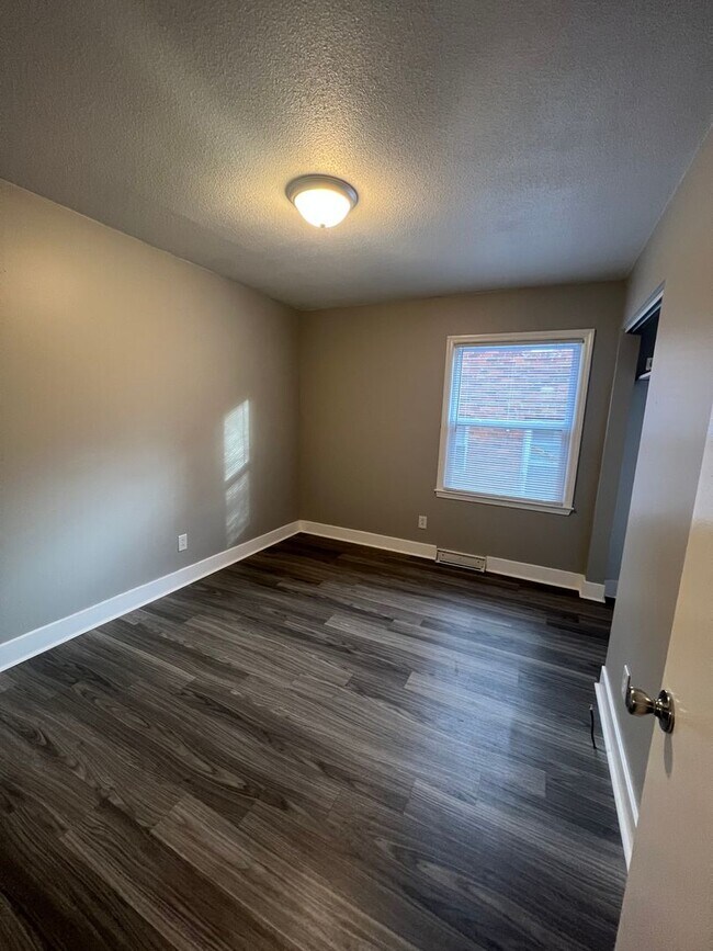 Building Photo - 1255 Alexandria Dr