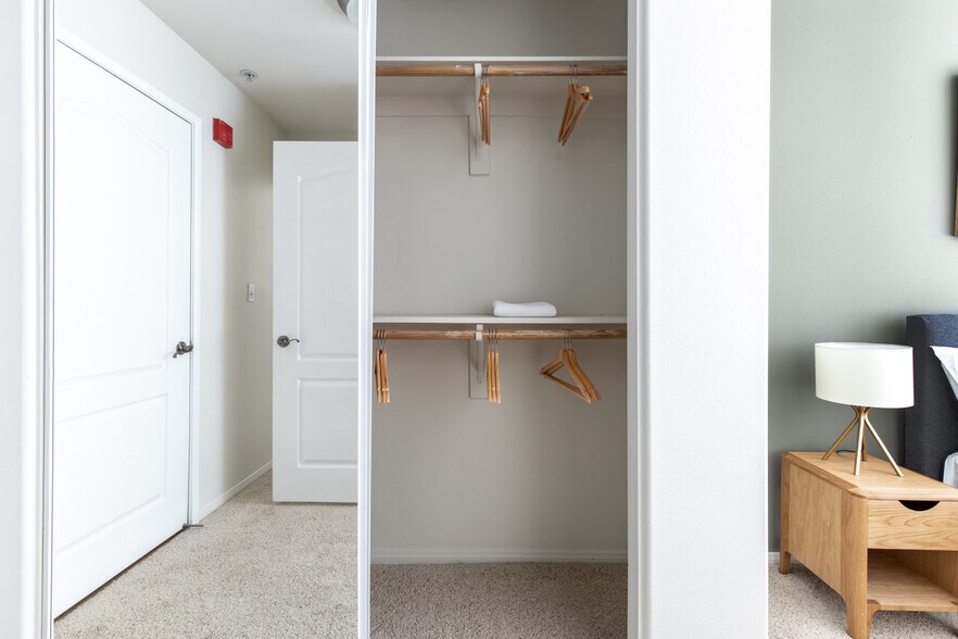 Building Photo - 2225 S Beverly Glen Blvd