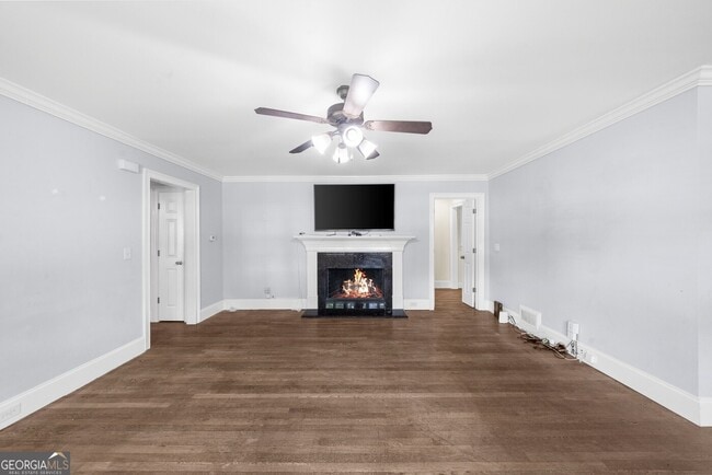 Building Photo - 1911 Fairway Cir NE