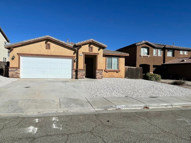 Building Photo - Hesperia- 3 Bedrooms, 2 bathrooms, New pai...