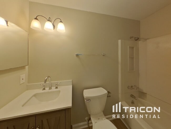 Building Photo - 2943 Pebblebrook Dr