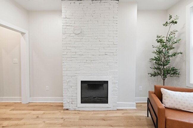 Building Photo - Cozy Completely Renovated Home Minutes fro...