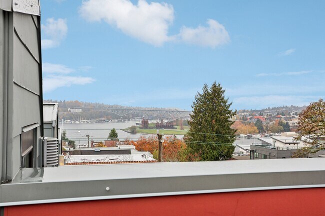 Building Photo - 256 E Roanoke St