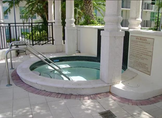 Building Photo - 600 W Las Olas Blvd