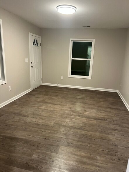 Building Photo - 4718 Rolling Hill Dr