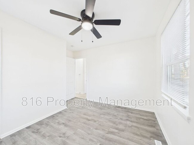 Building Photo - 5017 Dodson Ave