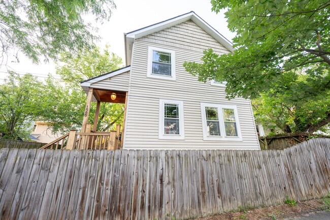 Primary Photo - 126 Clinton St