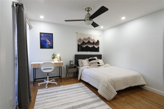 Building Photo - 1304 Summit St