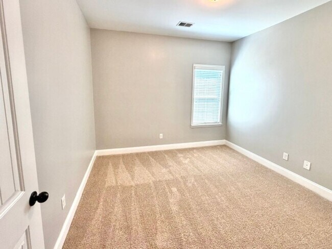 Building Photo - 807 Magnolia Ln