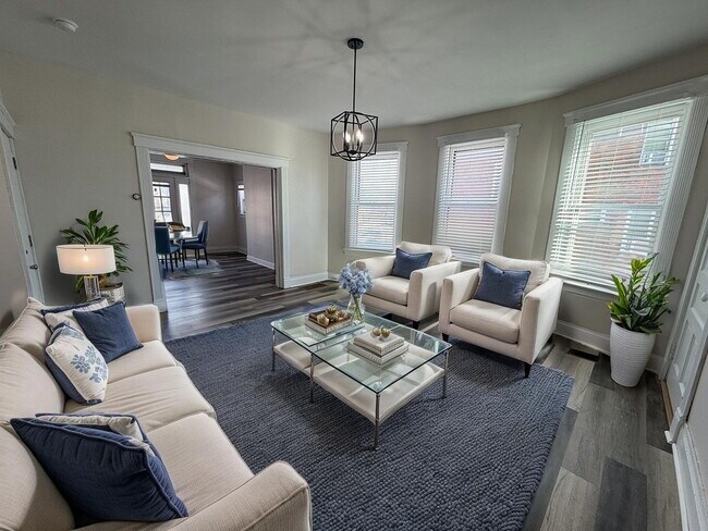 Building Photo - 2031 Hewitt Ave