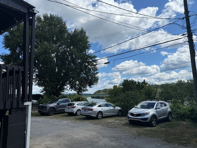Building Photo - Charming Riverfront 2BR Walking Distance t...