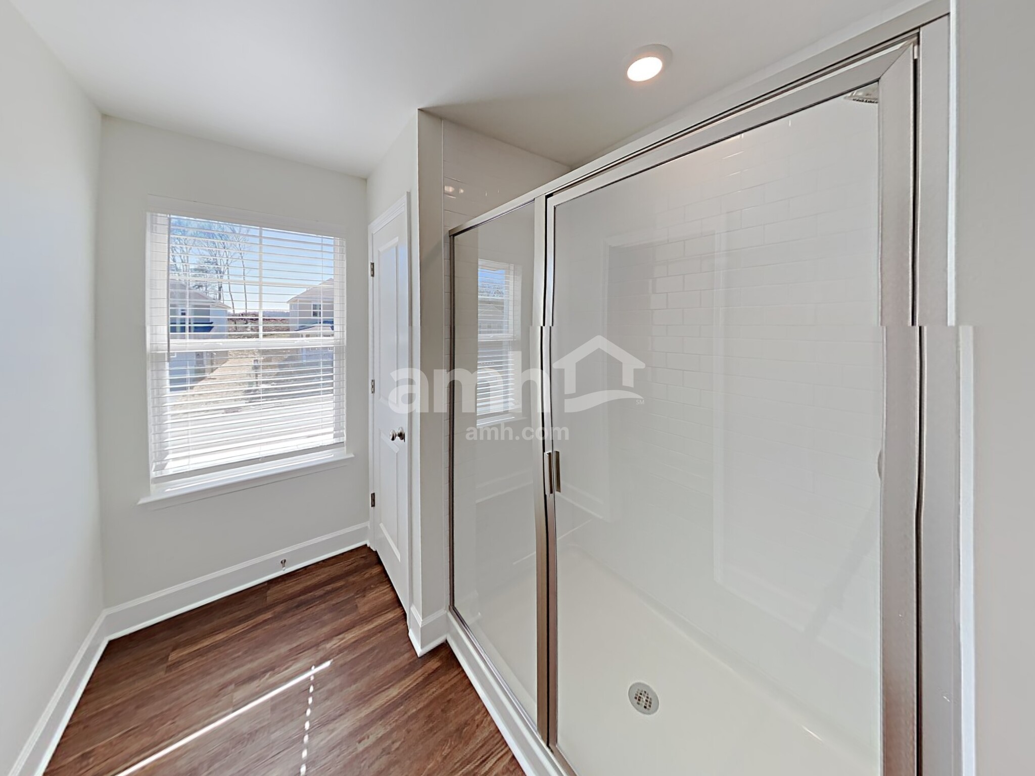 Building Photo - 950 Colonnade Dr