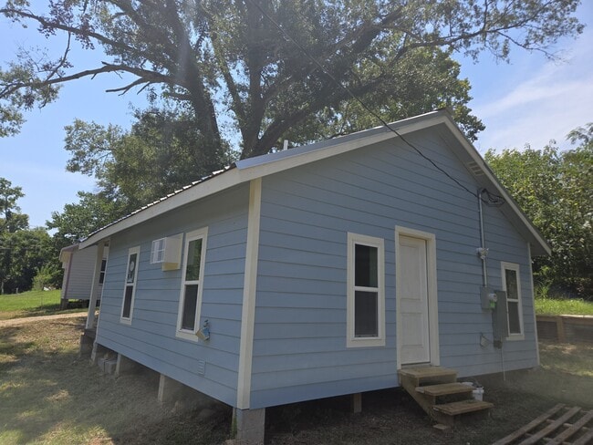 Building Photo - 819 Gene Alley