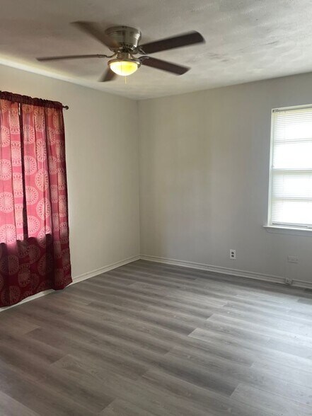 Building Photo - 119 Palm Oak Dr