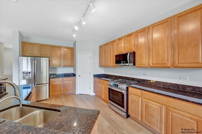 Building Photo - 1848 Crenshaw Cir