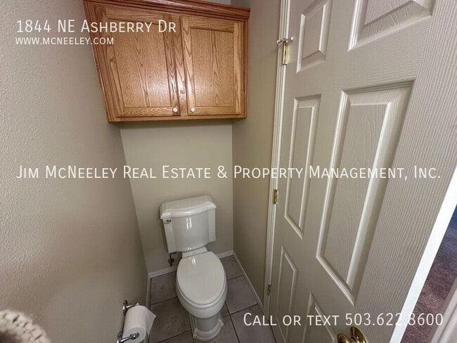 Building Photo - 1844 NE Ashberry Dr