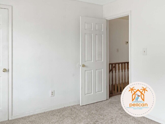 Building Photo - Bright townhome in the heart of Pensacola