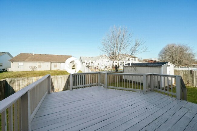 Building Photo - 3 Bedroom Pet-Friendly Home in LOUISVILLE, KY with Main Street Renewal