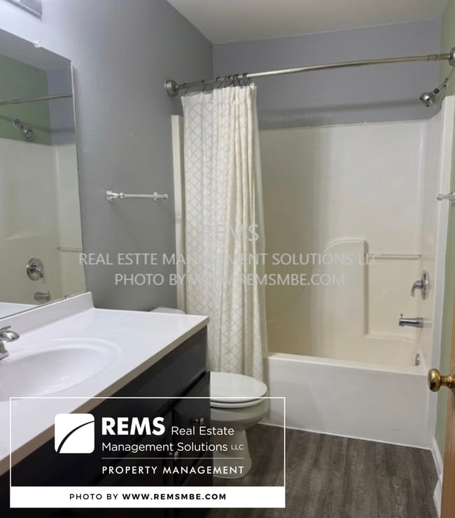 Building Photo - 33A Grand Canyon Dr