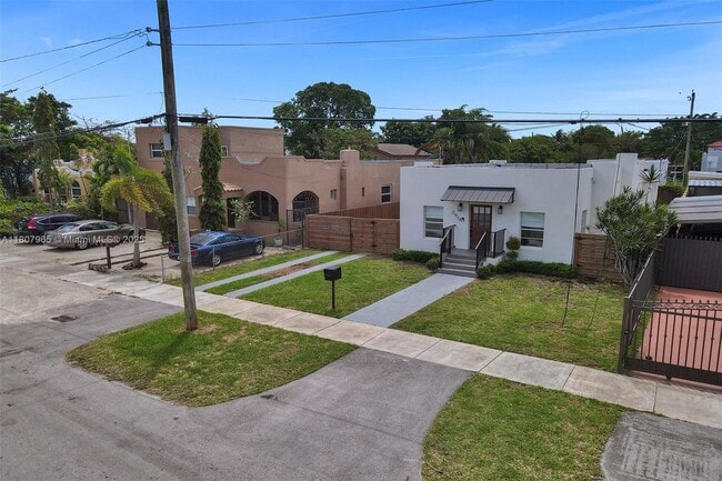 Building Photo - 2978 SW 14th St