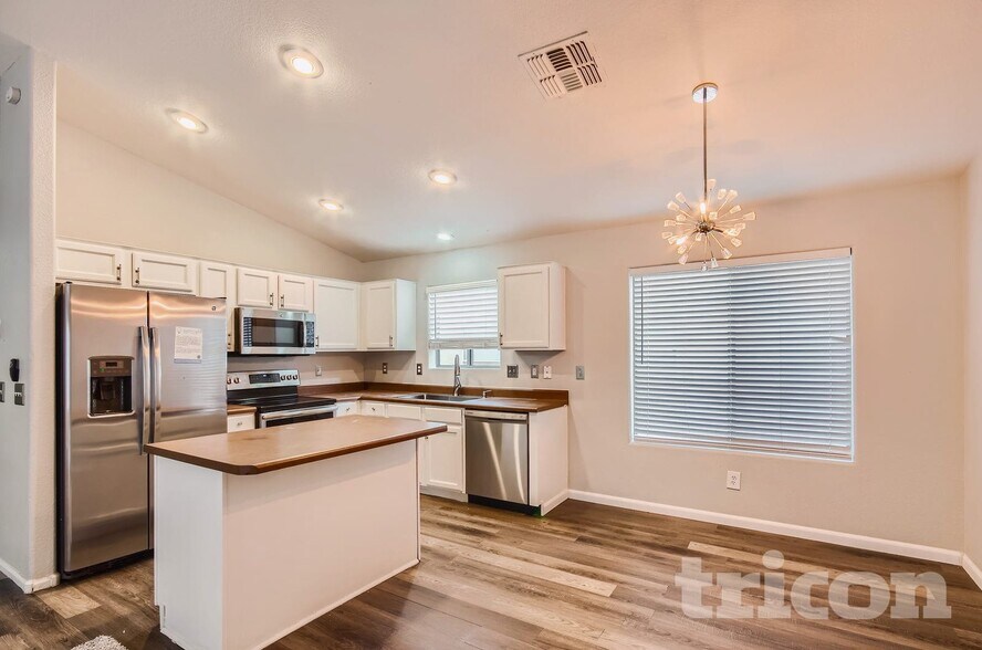 Building Photo - 22671 Scott Dr