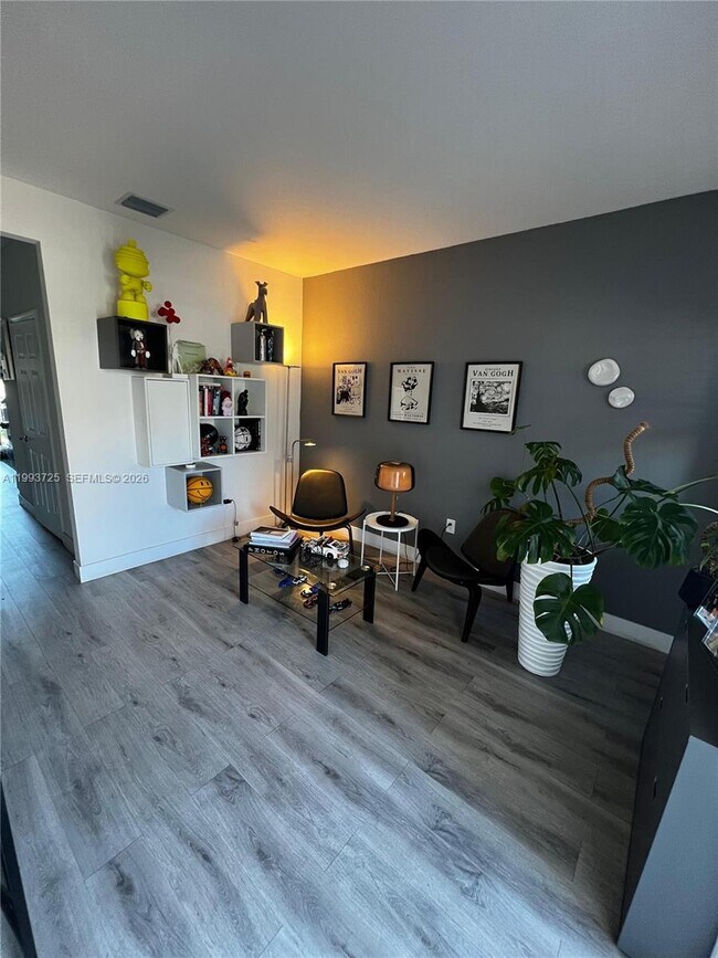 Building Photo - 5942 Mustang Manor