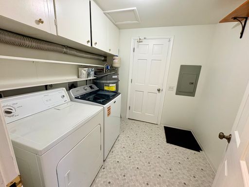 Building Photo - Charming and bright 3 bedroom in Haller Lake