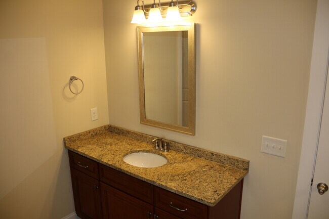 Building Photo - Executive Rental in Cypress Point S/D