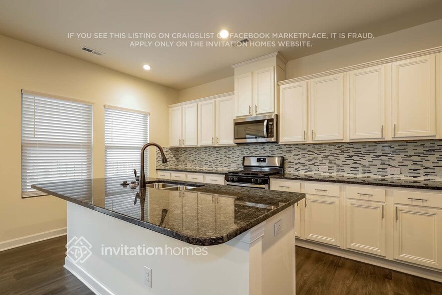 Building Photo - 5915 Fenway Dr