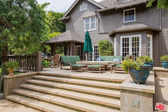 Building Photo - 226 Palisades Ave