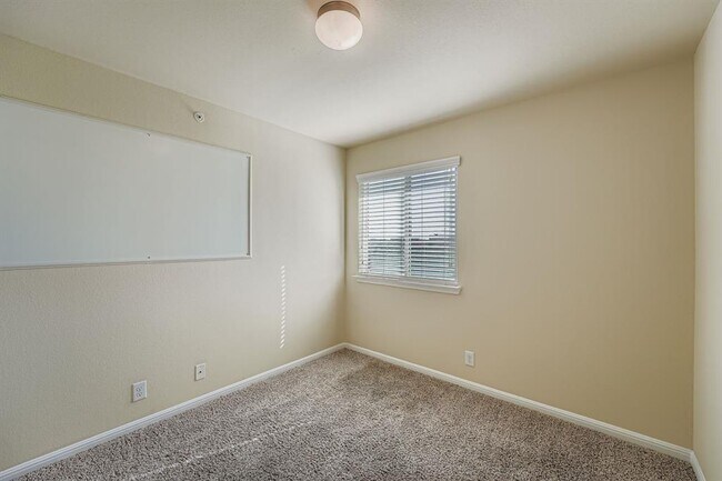 Building Photo - 1042 Lost Pines Ln