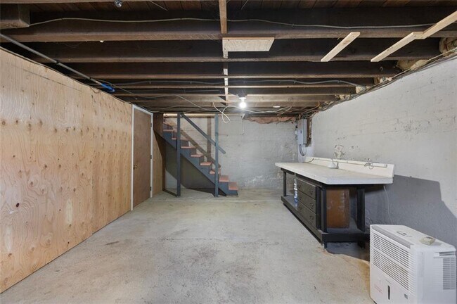 Building Photo - 3461 Kingstown Rd