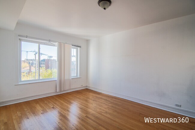 Building Photo - 7831 S Kingston Ave