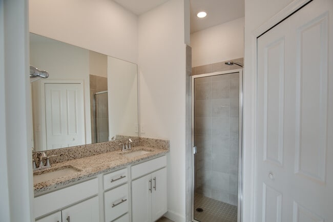 Building Photo - 5512 Sapphire Stone Cv