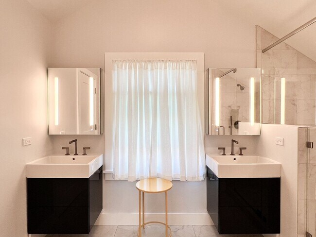 Building Photo - Fully Furnished Modern Home in the Desirable Alphabet Streets