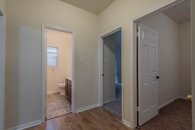 Building Photo - 17030 Macleish Dr