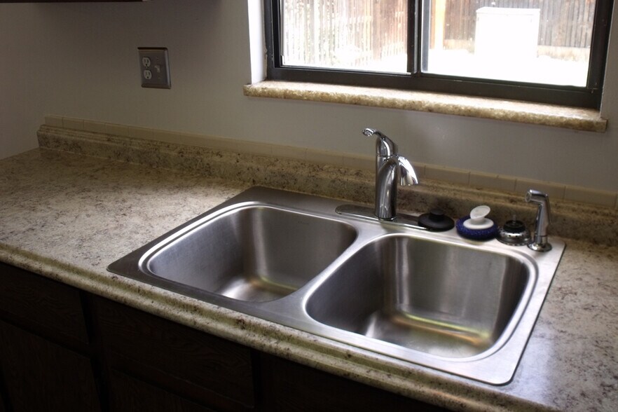 Kitchen Sink - 4482 North Grant Avenue