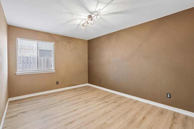 Building Photo - 2656 Bradley Ln