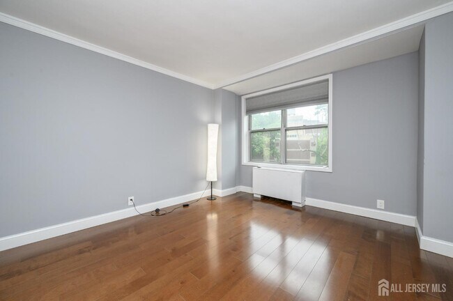 Building Photo - 301 Beech St