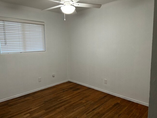 Building Photo - Easy Keeper