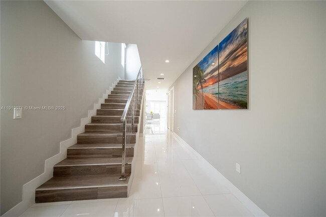 Building Photo - 3651 SW 26th St