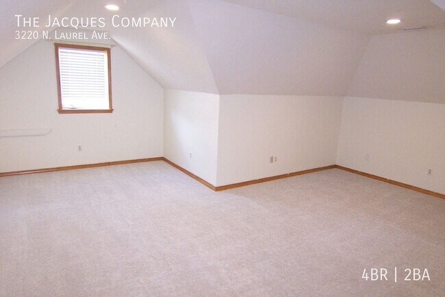 Building Photo - 3220 N Laurel Ave