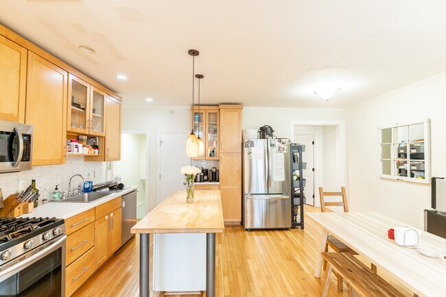 Building Photo - S Street