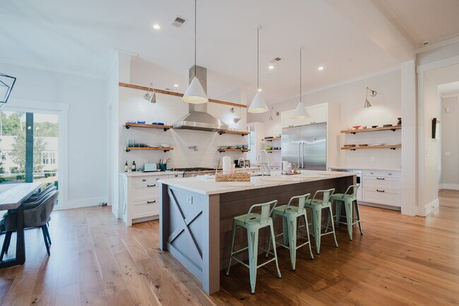 Building Photo - Stunning Custom Home in Palmetto Bluff