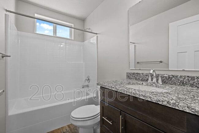 Building Photo - 435 2nd Ave N